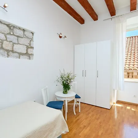 Hedera Estate, Hedera A34 Ντουμπρόβνικ
