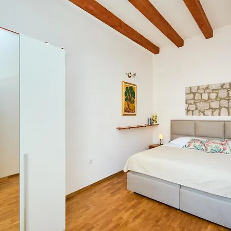 Hedera Estate, Hedera A34 *