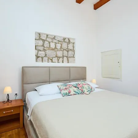 Hedera Estate, Hedera A34 *