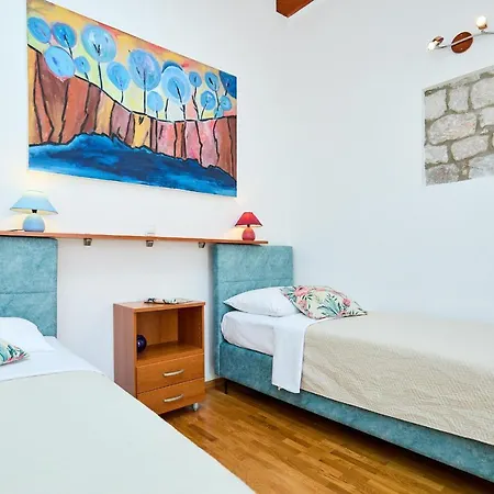 Hedera Estate, Hedera A34 *