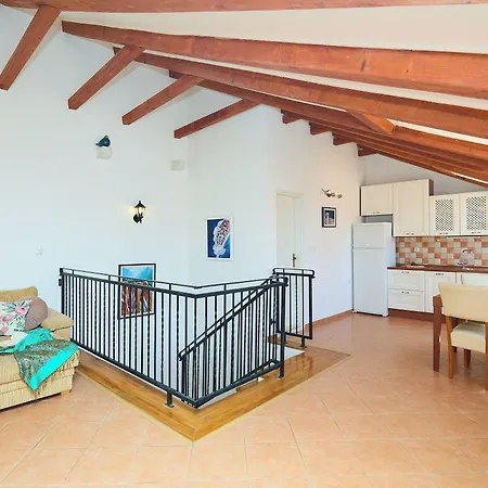 Hedera Estate, Hedera A34