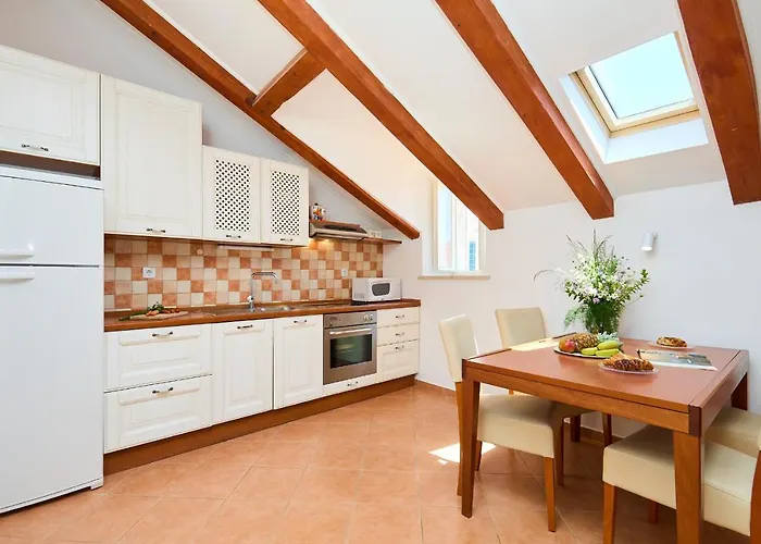 Hedera Estate, Hedera A34