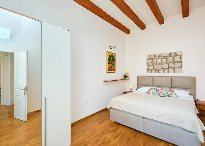 Hedera Estate, Hedera A34 *