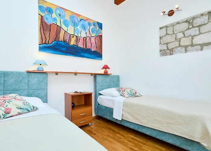 Hedera Estate, Hedera A34 *